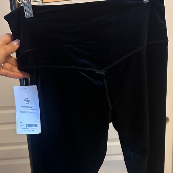 Athleta Women's Black Elation Velvet Tight Joggers brand new - Picture 5 of 5